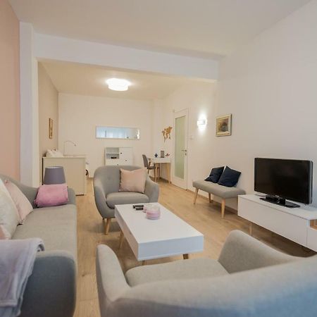 Chic And Spacious Apartment In Central Sofia - Patriarh Evtimiy By Flat Mаnager Екстериор снимка